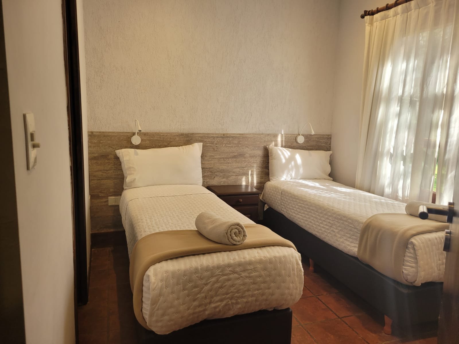 Habitación compartida con dos camas individuales